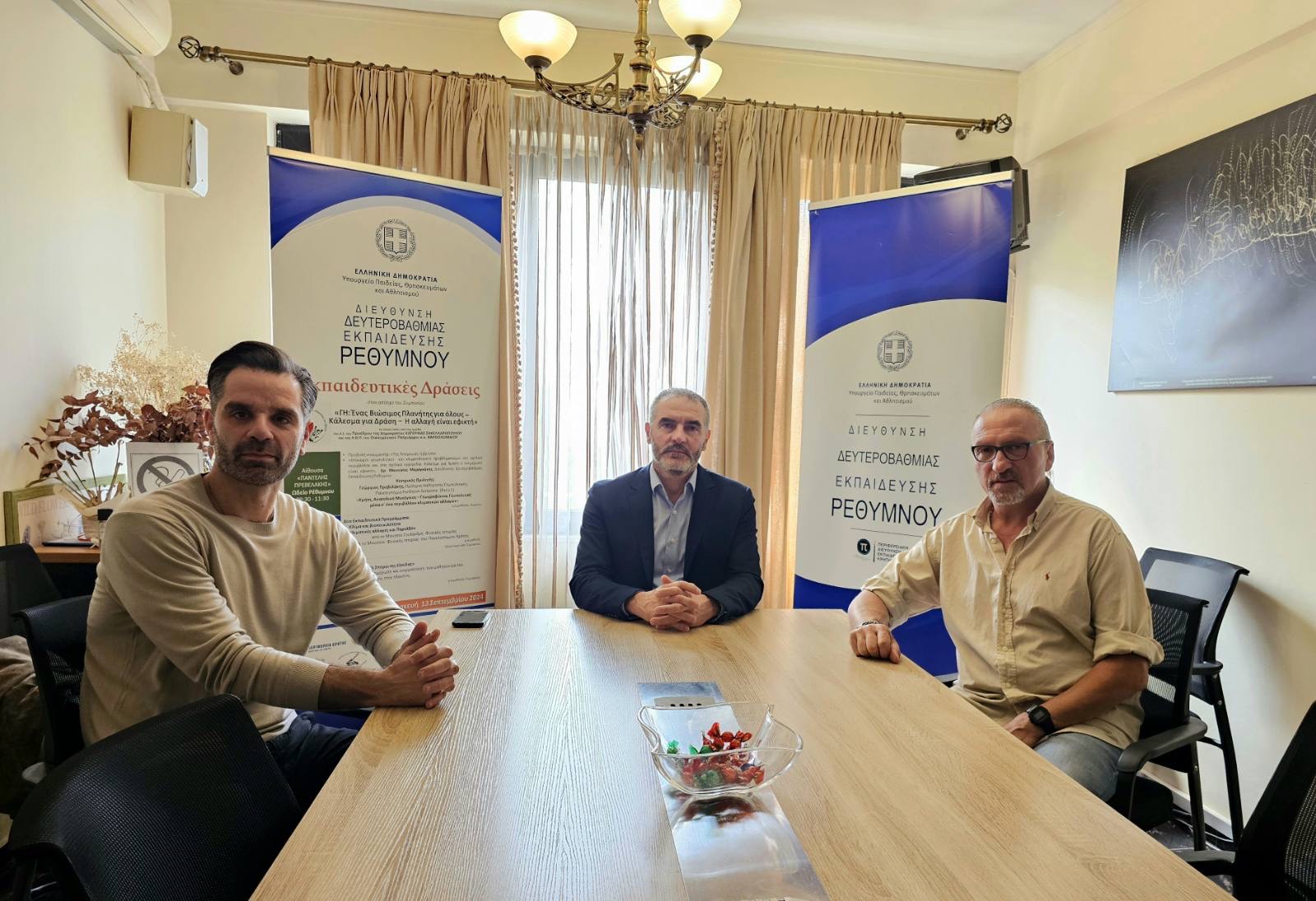Επίσκεψη του Βουλευτή Ρεθύμνης του ΠΑΣΟΚ – Κινήματος Αλλαγής, Μανόλη Χνάρη, στα γραφεία της Πρωτοβάθμιας και Δευτεροβάθμιας Εκπαίδευσης Επίσκεψη του Βουλευτή Ρεθύμνης του ΠΑΣΟΚ – Κινήματος Αλλαγής, Μανόλη Χνάρη, στα γραφεία της Πρωτοβάθμιας και Δευτεροβάθμιας Εκπαίδευσης
