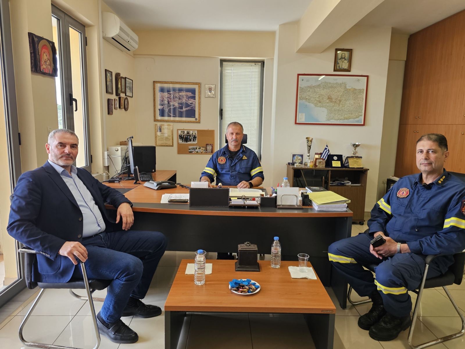 Επίσκεψη Μ. Χνάρη στην Πυροσβεστική Υπηρεσία Ρεθύμνου 