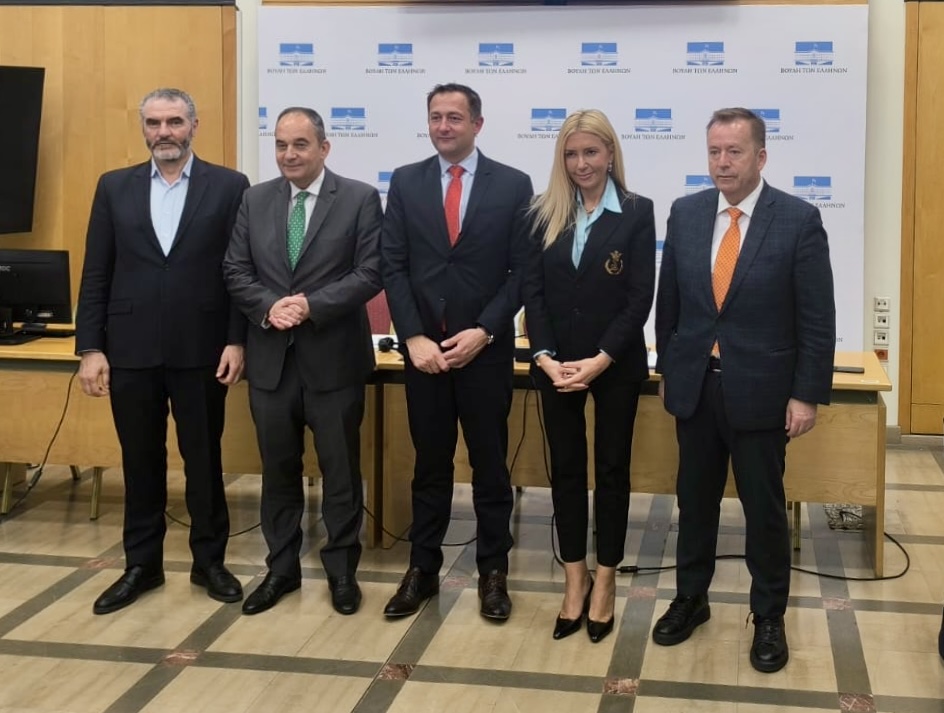 Συμμετοχή του Μανόλη Χνάρη στη διακομματική συνάντηση με τον Ευρωπαίο Επίτροπο Christophe Hansen στη Βουλή των Ελλήνων. 